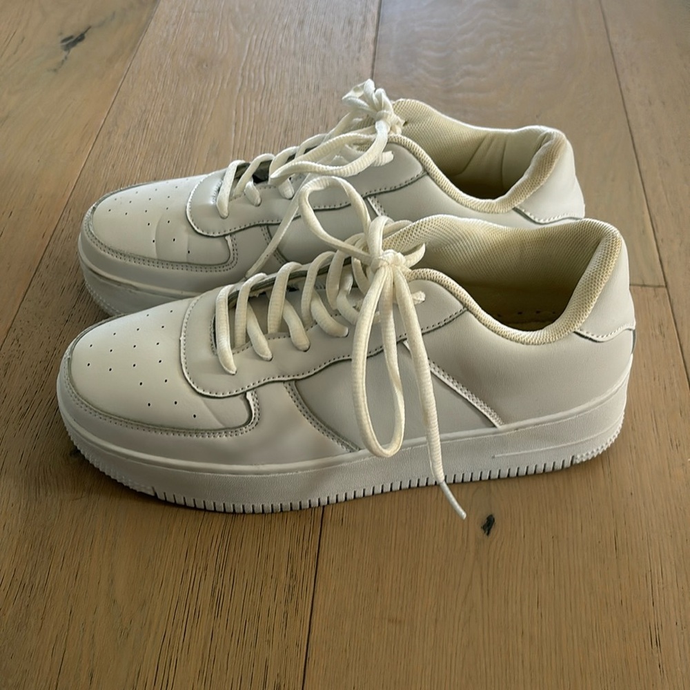 Cape Robbin White Sneakers Size 8